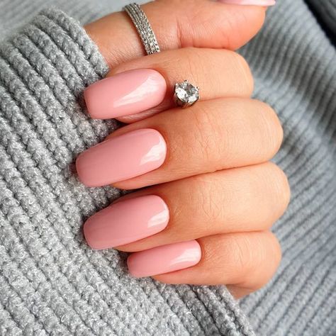 Feminine Nude Pink Nails ❤ 35+ Hottest Summer Nail Colors and Designs For 2021 ❤ See more ideas on our blog!! #naildesignsjournal #nails #nailart #naildesigns #summernails #nailsforsummer #summernaildesigns #tropicalnails #summernailscolors 2023 Nail Dip Colors, Nail Colors 2023 Spring, Summer Fingernails, Summer 2023 Nail Colors, Nail Colors And Designs, Best Summer Nail Color, Dip Nail Colors, 2022 Nails, Summer Nail Colors