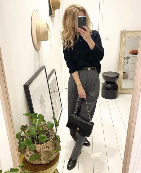 Celine Outfit, Gucci Gucci, Working Woman, Leather Skirt, Fashion Blogger, Outfit Inspirations, Ootd, Gucci, On Instagram