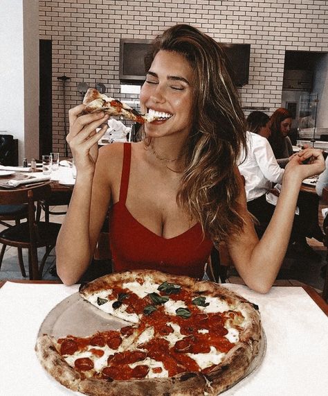 Pizza Promo, Pizza Pictures, Pizza Photo, Pizza Girls, Happy Pi Day, Food Photoshoot, Pizza Design, Eating Pizza, I Love Pizza