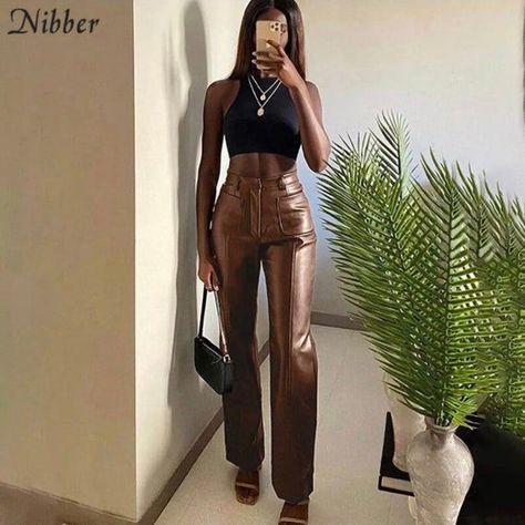 7bb060764a818184ebb1cc0d43d382aadesc41796818ri Pantalon Vinyl, Outfit Elegantes, Mode Punk, Leather Pants Women, Moda Punk, Leather Pant, Straight Trousers, Faux Leather Pants, High Waisted Trousers