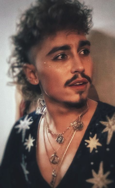 Josh Kiszka Micah Cain, Josh Kiszka, Makeup Looks For Green Eyes, Greta Van Fleet, Drag King, Rock Artists, Charli Xcx, White Men, Aesthetic Vintage