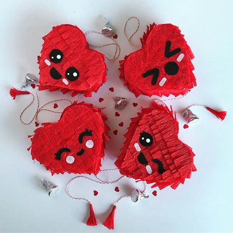 Diy Heart Pinata, Piñata Valentines Day, Heart Piñata, Mini Pinatas Diy, Mini Heart Pinata, Best Day Ever Pinata, Pinata Diy, Mini Pinatas, Piñata Ideas