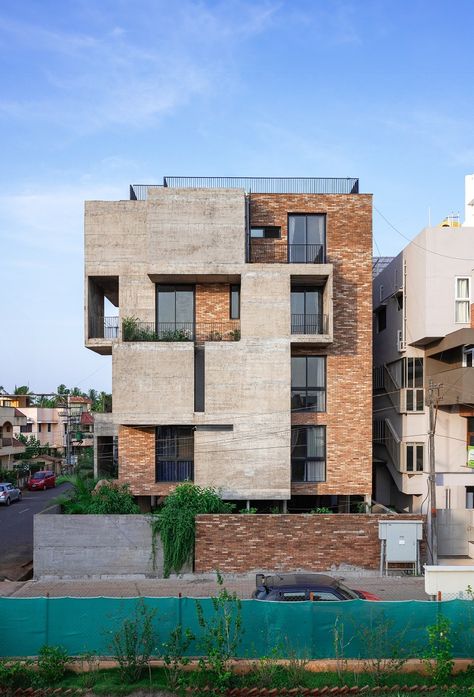 concrete and brick interplay on multi-layered residence's geometric facade by rahul pudale Brick And Concrete Facade, Geometric Facade, Landscape Bricks, Concrete And Brick, Concrete Buildings, Block Of Flats, Concrete Facade, Japan Architecture, Concrete Bricks