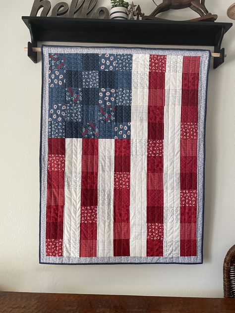 American Flag Quilt Pattern by Amy Smart😊 Us Flag Quilt Patterns, American Flag Quilt Pattern, Flag Quilt Pattern, American Flag Wall Hanging, American Flag Diy, American Flag Quilt, Flag Wall Hanging, Flag Diy, American Flag Wall