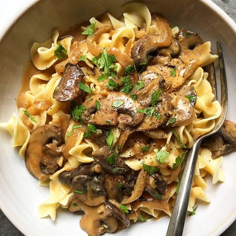 Creamy Mushroom Stroganoff Cooking With White Wine, Prepared Eggs, Vegan Worcestershire Sauce, Mushroom Stroganoff, Stroganoff Recipe, Creamy Mushrooms, Beef Stroganoff, Cooking Wine, Plant Based Eating