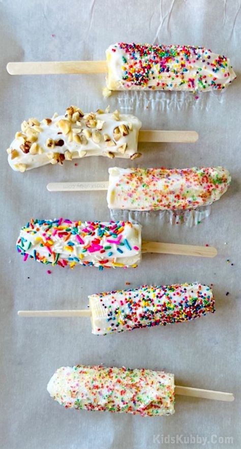 Frozen Banana Yogurt Pops, Toddler Food Activities, Healthy Kid Snacks, Healthy Birthday Treats, Birthday Party Meals, Snack Food Ideas, Frozen Banana Recipes, Frozen Banana Pops, Frozen Yogurt Pops