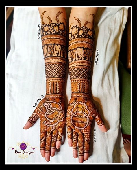 Bride Mom Mehndi Designs, Vad Savitri Mehndi Design, Traditional Mehndi Designs, Peacock Mehndi Designs, Rajasthani Mehndi Designs, Bridal Mehandi, Mehndi Designs Bridal Hands, Mehndi Design Pictures, Modern Mehndi Designs