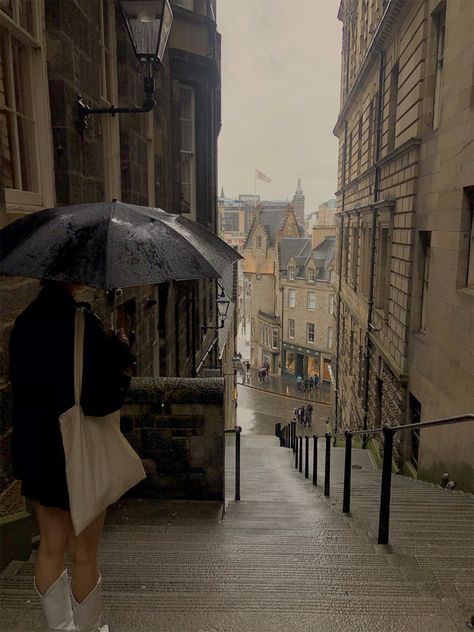 Rainy City, Rainy Day Aesthetic, I Love Rain, Love Rain, Dark Academia Aesthetic, Academia Aesthetic, + Core + Aesthetic, Intp, Autumn Aesthetic