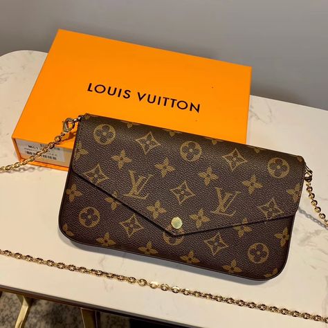 Black Louis Vuitton Bag, Classy Purses, Louis Vuitton Collection, Félicie Pochette, Luxury Bags Collection, Fancy Bags, Luxury Wallet, Shoulder Chain, Vuitton Bag