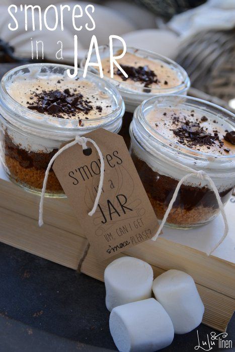 S'mores in a Jar with a FREE Printable -- Tatertots and Jello Best Picnic Food, Mason Jar Desserts, Smore Recipes, Dessert In A Jar, Cake In A Jar, Mason Jar Meals, S'mores, Meals In A Jar, Picnic Food