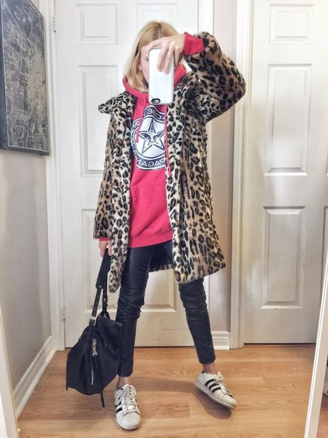 Leopard Clothes, Leopard Coat, Winter Hoodie, Womens Fashion Casual Winter, Street Style Winter, Casual Clothes, Casual Winter Outfits, Winter Casual, Look Chic