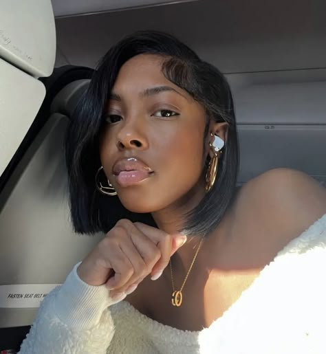 4c Bob, Blowout Natural Hair, Straight Blowout, Flat Iron Short Hair, Bob Side Part, Short Hair Goals, Natural Hair Bob Cut, Feminine Black Women, Black Femininity Aesthetic