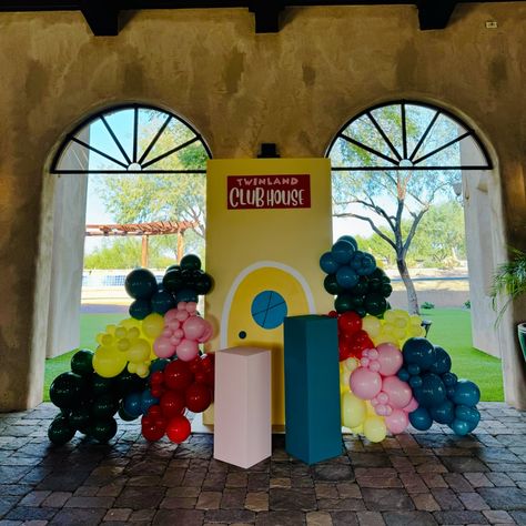 🎈 Welcome to Twinland! 🎈 • We brought Disneyland dreams to life with 8 show-stopping balloon garlands for an epic twins first birthday celebration! ✨ • Grand Entrance: Guests were welcomed by a 12-ft balloon arch—the perfect start to the adventure! 🎉 • Tow Mater Fun: Inside, a towering 16-ft Tow Mater balloon garland with a fun play area made for the kids provided by @justtotssoftplay 🚗 • Mickey’s Clubhouse: Two 6-ft tall garlands framed the clubhouse, with magical cakes front and cent... Twins First Birthday, Tow Mater, Twin First Birthday, Grand Entrance, Balloon Arch, Play Area, Balloon Garland, Club House, First Birthday