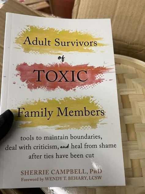 Toxic Family Members, Adverse Childhood Experiences, Toxic Family, Family Relationships, Thoughts And Feelings, Inspirational Books, Book Club Books, Family Members, Boundaries