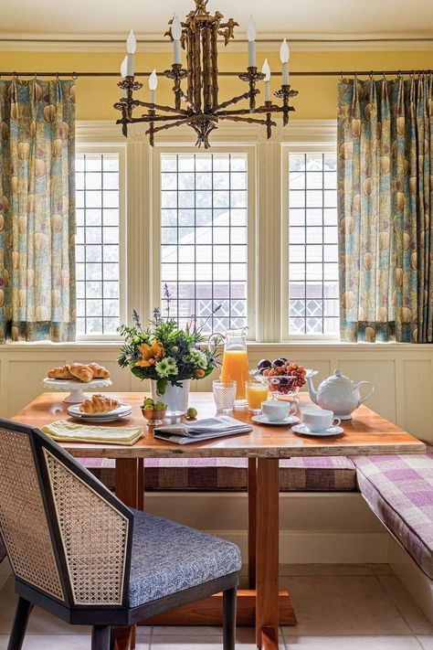 Breakfast Nook Window, Nook Window, Banquette Ideas, Craftsman Dining Room, Built In Banquette, Cozy Breakfast Nook, Shingle Style Homes, Home Coffee Bar, Kitchen Nook