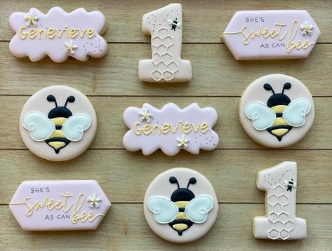 Brenley’s - Happy 1st bee-day Genevieve! 🐝 Number 1 Cookies, Cookie 1st Birthday, 1 Cookies, Bee Cookies, Cookies Birthday, Bee Day, Yellow Bee, Cookie Ideas, Birthday Cookies