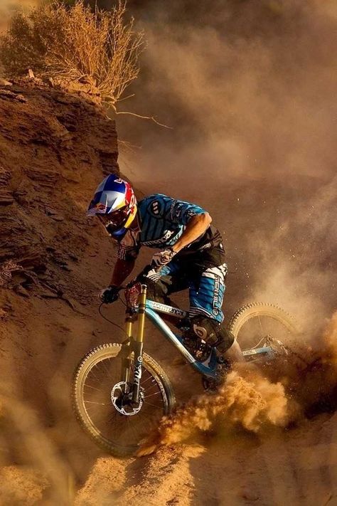 Downhill MTB Wallpaper Mountain Bike Wallpaper, Mtb Wallpaper, Wallpaper Mountain, Mountain Biking Photography, Bike Wallpaper, Freestyle Motocross, Bike Riders, Stunt Bike, Downhill Mountain Biking