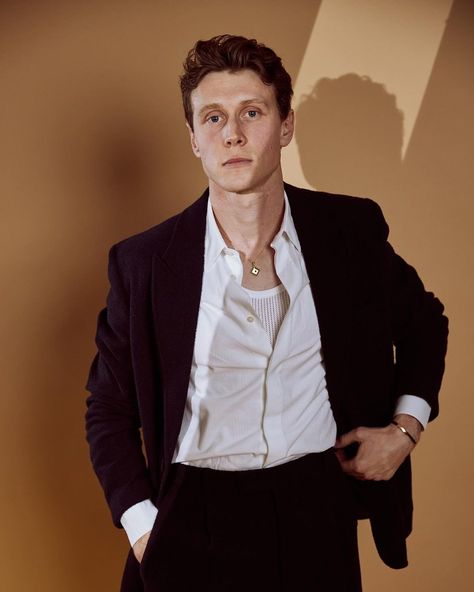 george mackay (BIFA 2023) George Mackay, Callum Turner, Corpse Bride, Character Inspo, Famous Men, Book Boyfriends, Smash Cake, Attractive People, Man Crush