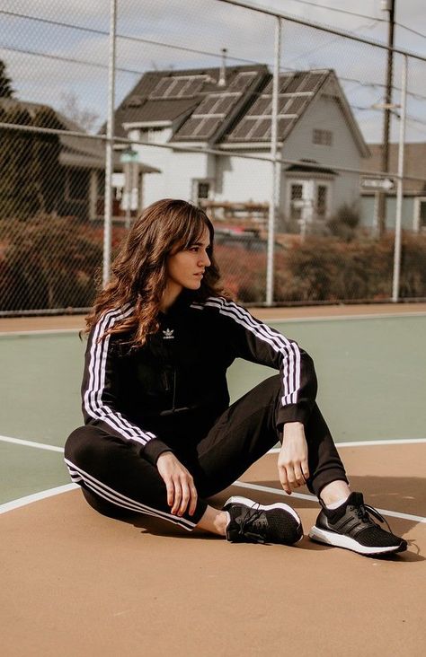 Black Women Tracksuit, Adidas Tracksuit Women Outfit, Tracksuit Outfit Summer, Women Tracksuit Outfit, Track Suits Women Style, Womens Tracksuit Outfit, Tracksuit Outfit Women, Track Suit Outfit, Track Outfits