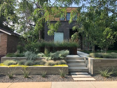 Contemporary Landscape Design, Concrete Retaining Walls, Modern Front Yard, Landscaping Retaining Walls, Desain Lanskap, Front Landscaping, Private Patio, Modern Landscaping, Landscape Projects