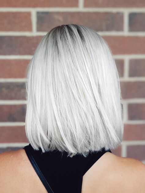 Platinum And Blue Hair, Blonde With Smudge Root, Short Icy Blonde Hair, Hair Icy Blonde, Smudge Root, Short Blonde Hairstyles, Ice Blonde Hair, Icy Blonde Hair, White Blonde Hair