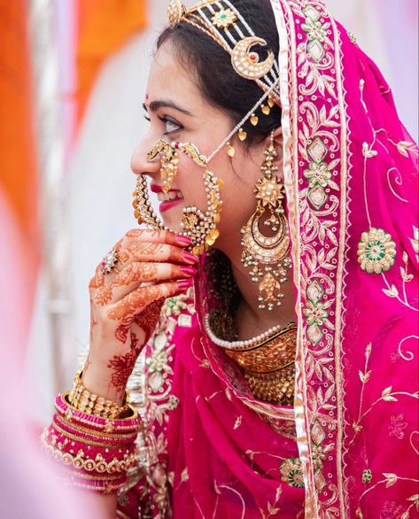 Nath Rajputi, Rajputi Engagement Look, Rajputi Nath Designs, Nath Designs Gold Rajputi, Aad Designs Rajputi, Nath Design, Rajputi Culture, Gold Nath, Rajput Jewellery