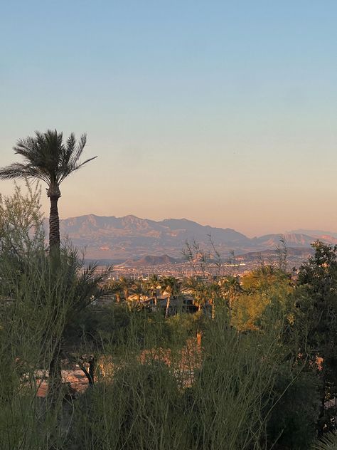 places to visit, window view of mountains in Nevada #nevada #palmtrees #placestovisit #lasvegas Nevada Aesthetic, Las Vegas Mountains, View Of Mountains, American States, Nevada Desert, Henderson Nevada, Nevada State, Nevada Mountains, Valley Of Fire