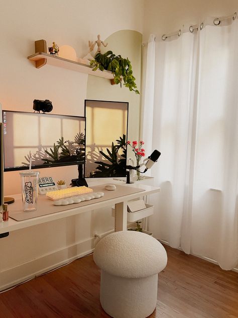 Desk Area Aesthetic, Desk Aesthetic, Gaming Space, Cozy Desk, Office Aesthetic, Study Desk Decor, Desk Setups, Work Office Decor, Cozy Home Office