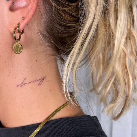 Small Rib Tattoos, Small Neck Tattoos, Behind Ear Tattoos, Basic Tattoos, Cute Hand Tattoos, Neck Tattoos Women, Back Of Neck Tattoo, Writing Tattoos, Weird Tattoos