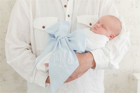 Blue And White Newborn Family Pictures, Bow Swaddle Newborn Pictures, Bow Swaddle Newborn, Vintage Winnie The Pooh Nursery, Bow Swaddle, Baby Hospital Photos, Natural Newborn Photos, Hospital Pics, Baby Hospital Pictures