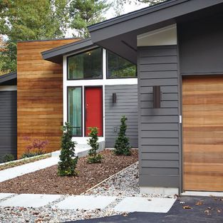 Midcentury Exterior Design Ideas, Pictures, Remodel and Decor #modernremodeling Mid Century Modern Homes Exterior, Renovation Facade, Mid Century Modern Exterior, Mid Century Exterior, Homes Exterior, Modern Garage, Mid Modern, Casa Exterior, Exterior Remodel