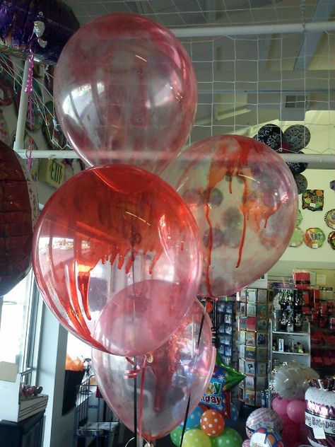 blood filled balloons! Halloween Party Ideas Decorations, Scene Del Crimine, Horror Themed Party, Soirée Halloween, Filled Balloons, Halloween Fest, Horror Party, Halloween House Party, Spooky Halloween Party