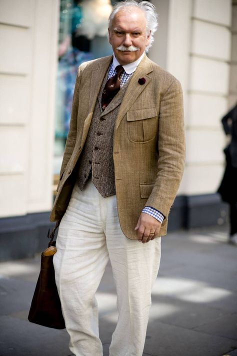 London Fashion Week Men's street style SS18 | British GQ London Fashion Week Street Style Men, Old Man Outfit, Green Pants Men, Old Man Fashion, Older Mens Fashion, London Fashion Week Mens, Fall Fashion Skirts, Best Dressed Man, Mens Fashion Classy