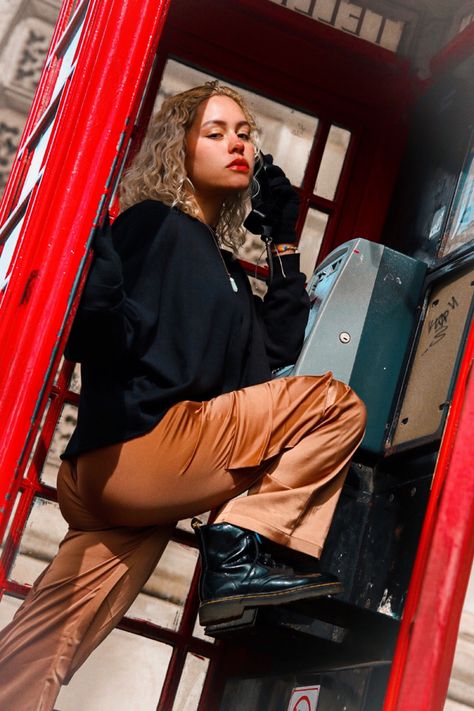 London England Europe fashion photograph photoshoot phone booth Person In Phone Booth, Phonebooth Red Aesthetic, Phone Booth Photoshoot Ideas, Phone Box Photoshoot, Payphone Photoshoot, Telephone Booth Photoshoot, Phone Booth Aesthetic, Phone Booth Photoshoot, Booth Photoshoot