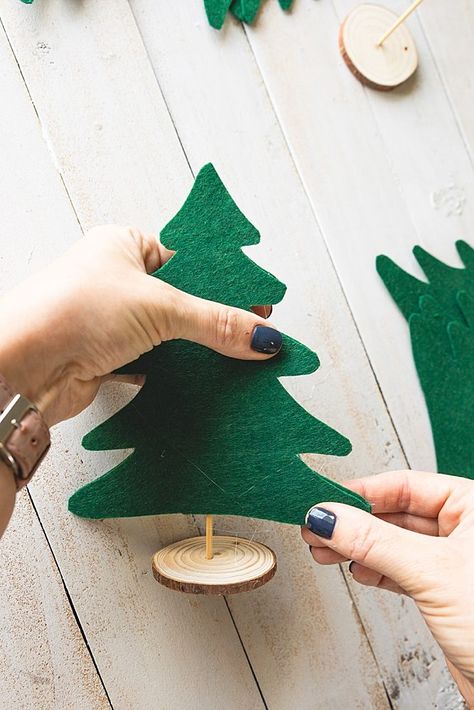 DIY Felt Christmas Trees (with free printable template!) - Six Clever Sisters Christmas Tree Template Free Printable Felt Ornaments, Christmas Tree Template Printable Free, Christmas Tree Patterns Free Printable, Felt Christmas Ornaments Patterns Free, Felt Christmas Trees, Christmas Tree Cut Out, Diy Felt Christmas, Sewing Felt, Felted Projects