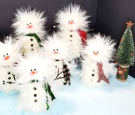 How To Make Frazzled Snowmen, Frazzled Snowmen Diy, Frazzled Snowman Diy, Frazzled Snowman, Cricut Ornaments, Snowmen Crafts, Snow People, Diy Snowman, Craft Day