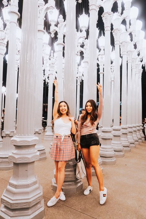 Visiting the lights at LACMA in Los Angeles Los Angeles Aesthetic Outfit, Lacma Lights, Los Angeles California Photography, Los Angeles Aesthetic, Visit Los Angeles, Food Activities, Los Angeles Travel, Hollywood Boulevard, Popular Instagram