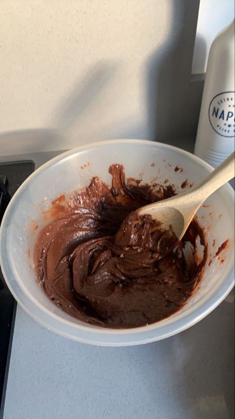 baking aesthetic, brownie mix, bake with friends, good lighting Baking Brownies Aesthetic, Bake With Friends, Brownies Aesthetic, Baking Brownies, Baking Aesthetic, Good Lighting, No Bake Brownies, Brownie Mix, Cool Lighting