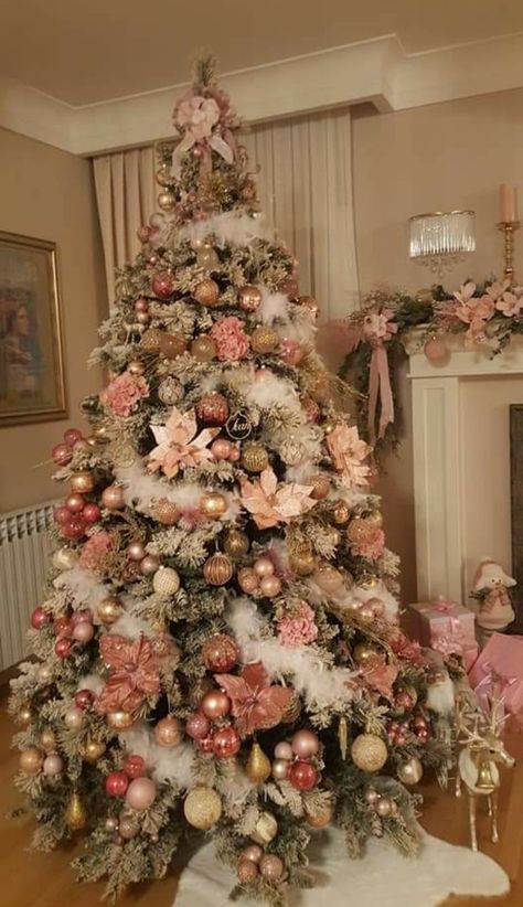 Pink Gold Brown Christmas Tree, Rose Gold Christmas Tree Ideas Themed, Peach Christmas Tree, Christmas Tree Roses, Pink Christmas Tree Decorations, Grey Christmas Tree, Rose Gold Christmas Tree, Vintage Pink Christmas, Pretty Christmas Decorations