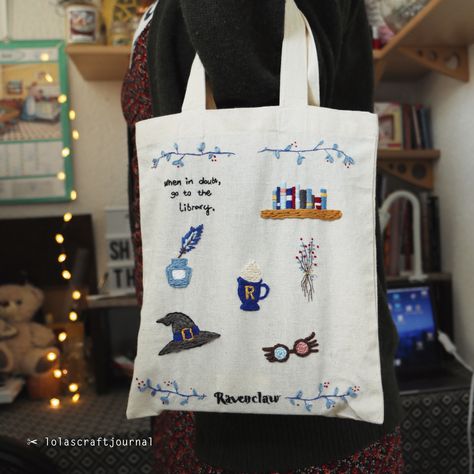 Harry Potter Sewing, Ravenclaw Embroidery, Broderie Harry Potter, Embroidery Harry Potter, Harry Potter Line Art, Harry Potter Embroidery, Harry Potter Bag, Harry Potter Quilt, Embroidery Tshirt