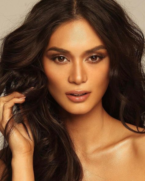 See Instagram photos and videos from Pia Wurtzbach | Miss Universe (@piawurtzbach) Pia Wurtzbach Photoshoot, Pia Wurtzbach Makeup, Pia Wurtzbach Style, Pia Wurtzbach, Pageant Headshots, Miss Philippines, Mexican Actress, Photography Posing Guide, Miss Universe