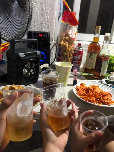 Inuman Session With Friends Prank, Shot With Friends Prank, Inom Prank Picture, Inuman Prank Pic, Alak With Friends, Inuman Na Alak With Friends Prank, Alfonso Drink, Shot With Friends, Alcoholic Drinks Aesthetic Party