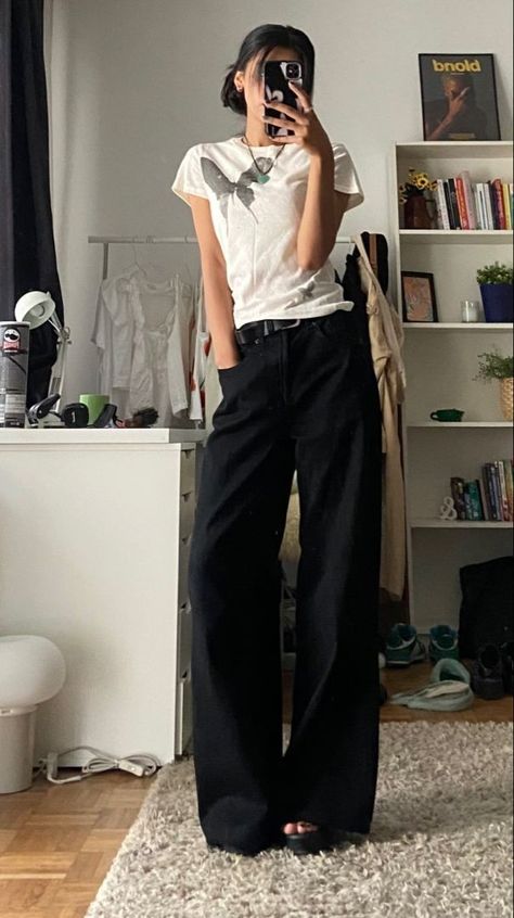 Campus Outfit, Korean Casual Outfits, Fashion And Beauty Tips, Mens Outfit Inspiration, Cool Fits, Fashion Fits, Edgy Outfits, Office Outfits, Minimalist Outfit