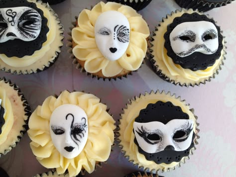 Masquerade Cupcakes, Mascarade Ball, Masquerade Ideas, Mascarade Party, Masquerade Cakes, Masquerade Party Decorations, Masquerade Ball Party, Masquerade Theme, Masquerade Wedding