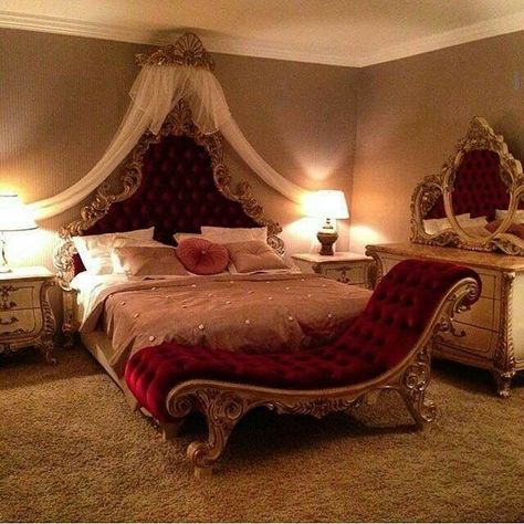 Red Decor Bedroom, White Gold Room, Dholki Ideas, Dr Office, Bedroom Set Designs, Rose Bedroom, Fancy Bedroom, Bath Aesthetic, Bridal Room