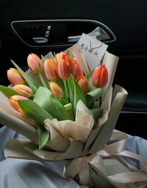 Tulips Bouquet, Orange Tulips, Tulip Bouquet, Flowers Bouquet Gift, Flower Shower, Plant Therapy, Bouquet Arrangements, Beautiful Orchids, Tulips Flowers