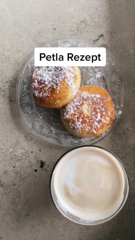 fati&besi(@myhomestory) on TikTok: Petla wie sie meine Mama macht.❤️ #petla #rezeptidee #krapfen #albanischesessen #rezept #leckeressen #einfachundlecker Hamburger Bun, Bread