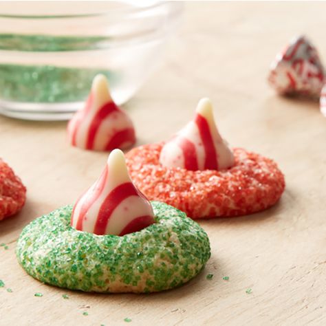 Kisses Cookies, Christmas Party Treats, Kisses Candy, Blossom Cookies, Holiday Goodies, Kitchen Fun, Candy Brands, Mint Candy, Cookie Tray