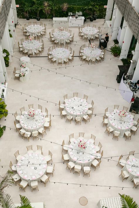 Round Table Wedding Layout, Round Table Seating, Circle Table Setting, Reception Table Layout, Round Table Centerpiece, Round Table Sizes, Event Venue Design, Wedding Table Layouts, Wedding Table Setup