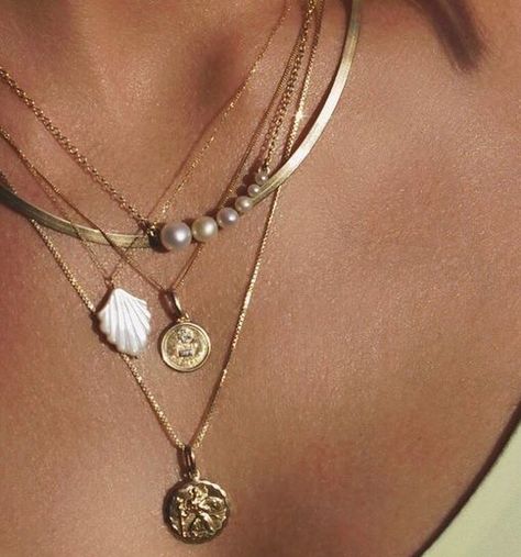 Necklace Stacks, Evry Jewels, Surf Jewelry, Beachy Jewelry, Necklace Stack, Vanilla Girl, Stacked Necklaces, Jewelry Accessories Ideas, Dope Jewelry